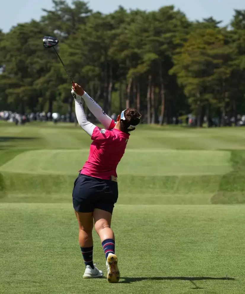 山下美夢有のドライバースイング