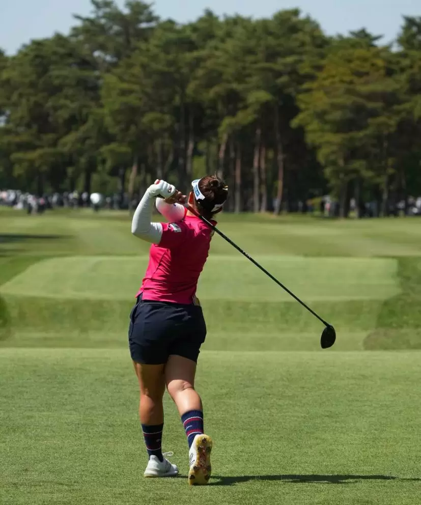 山下美夢有のドライバースイング