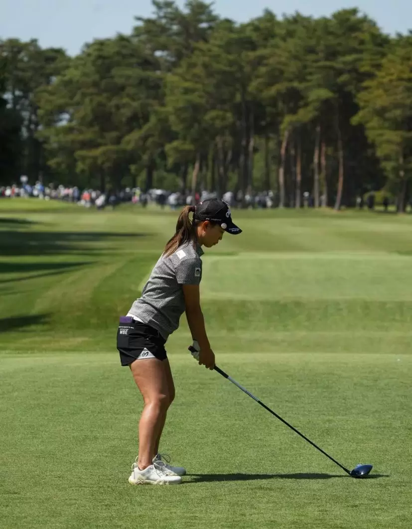 上田桃子のドライバースイング連続写真