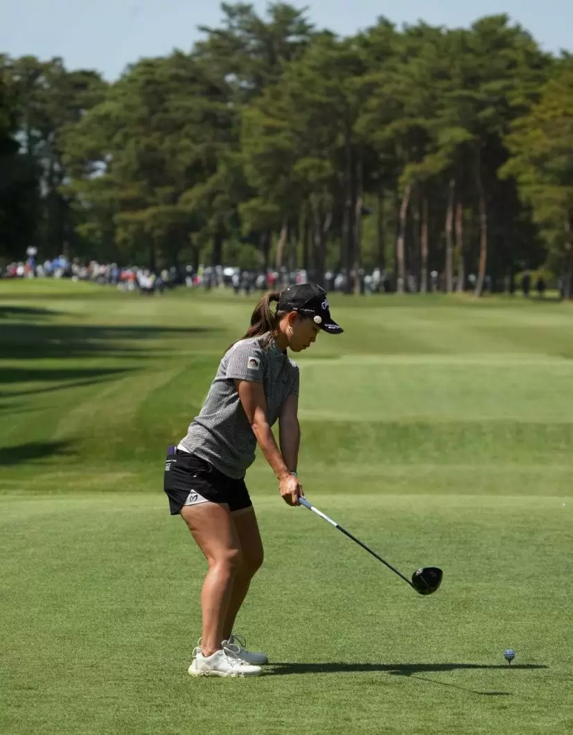 上田桃子のドライバースイング連続写真