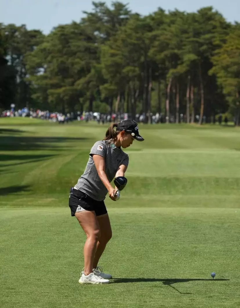 上田桃子のドライバースイング連続写真