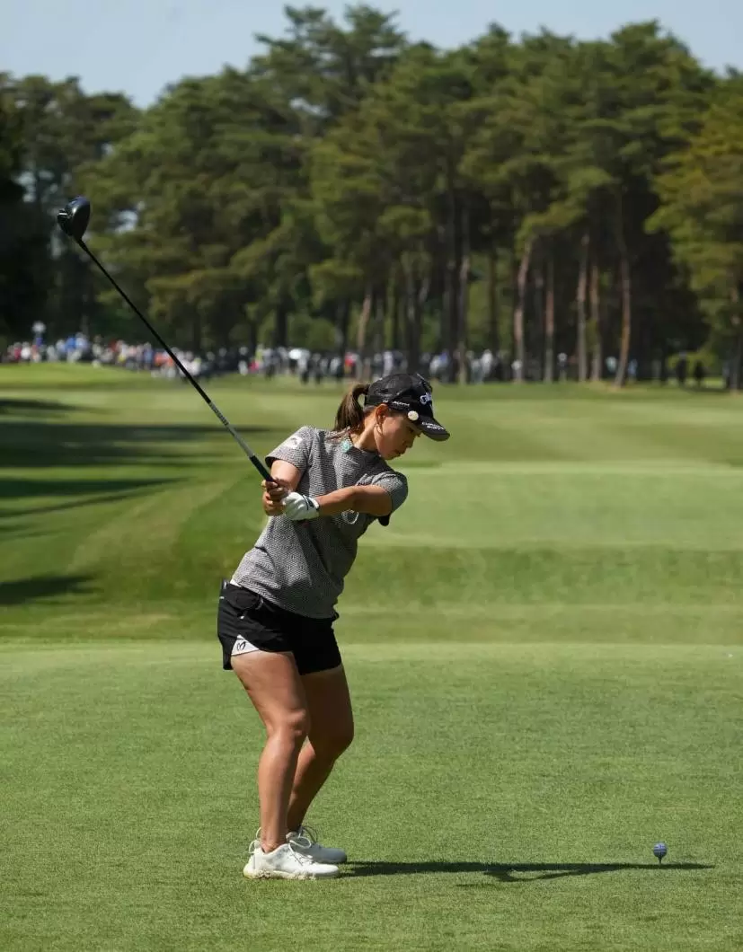 上田桃子のドライバースイング連続写真
