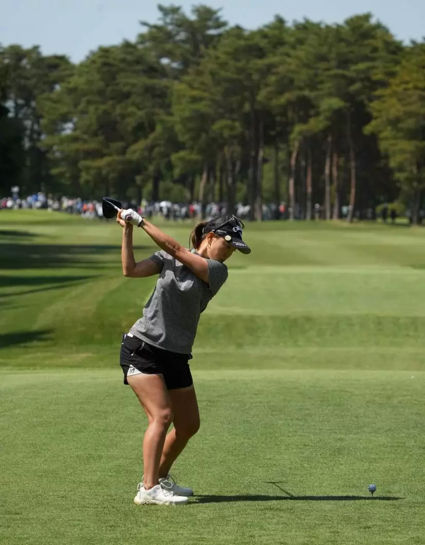 上田桃子のドライバースイング連続写真