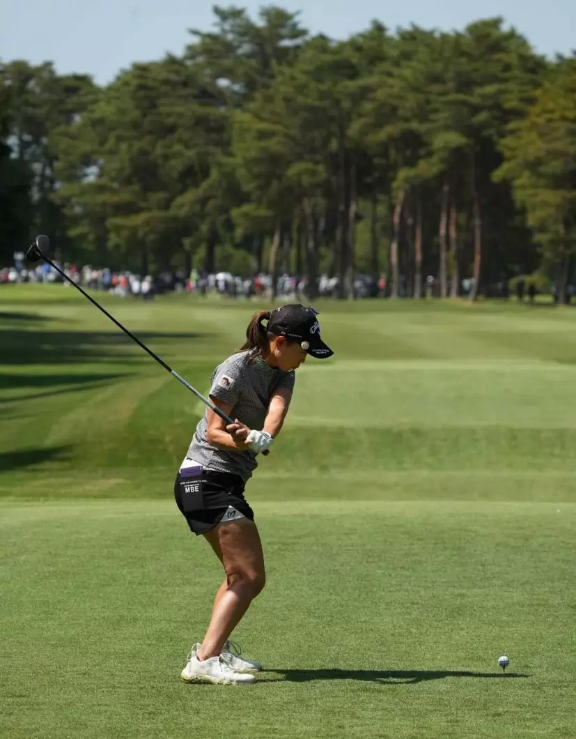 上田桃子のドライバースイング連続写真
