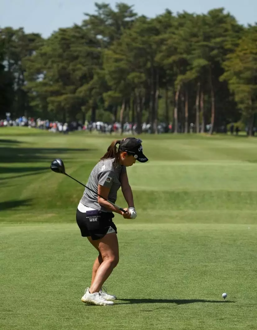 上田桃子のドライバースイング連続写真