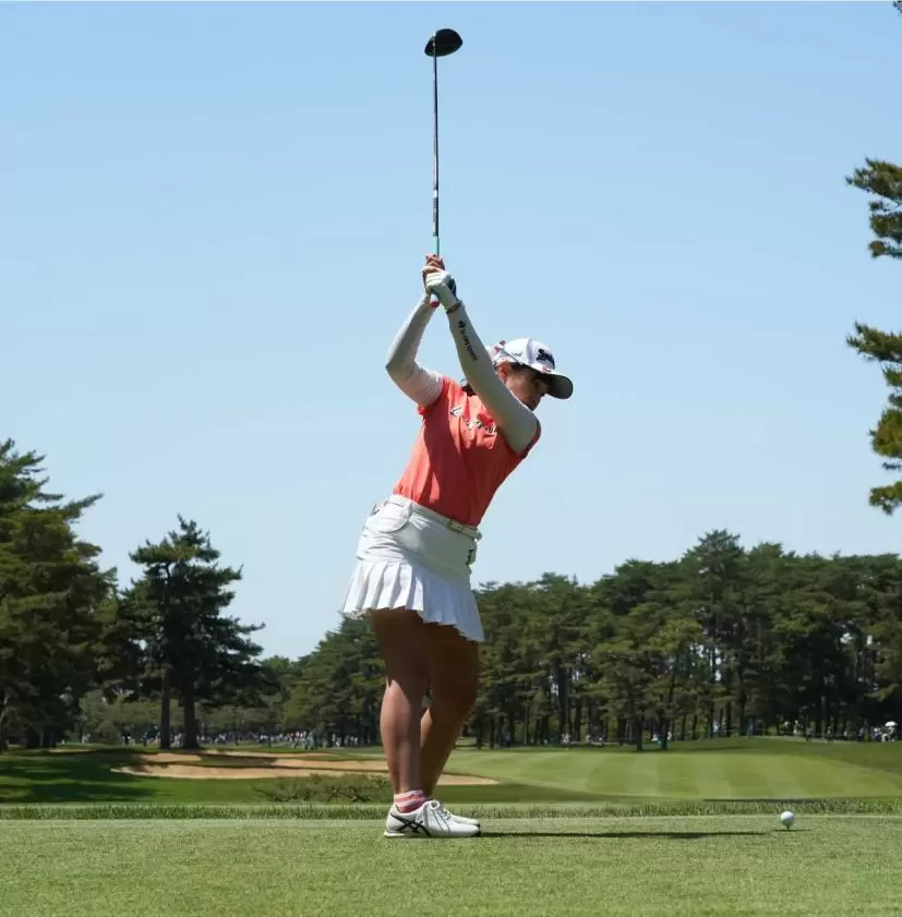 菅沼菜々のドライバースイング