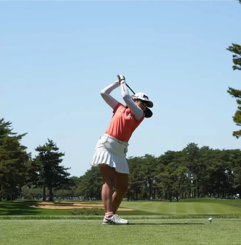 菅沼菜々のドライバースイング