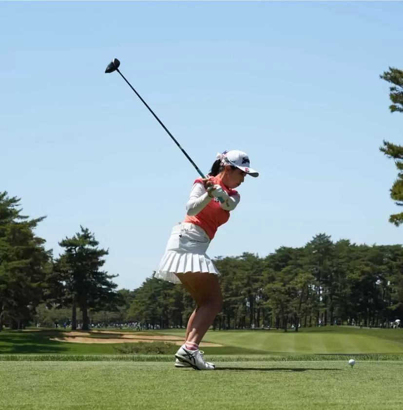 菅沼菜々のドライバースイング