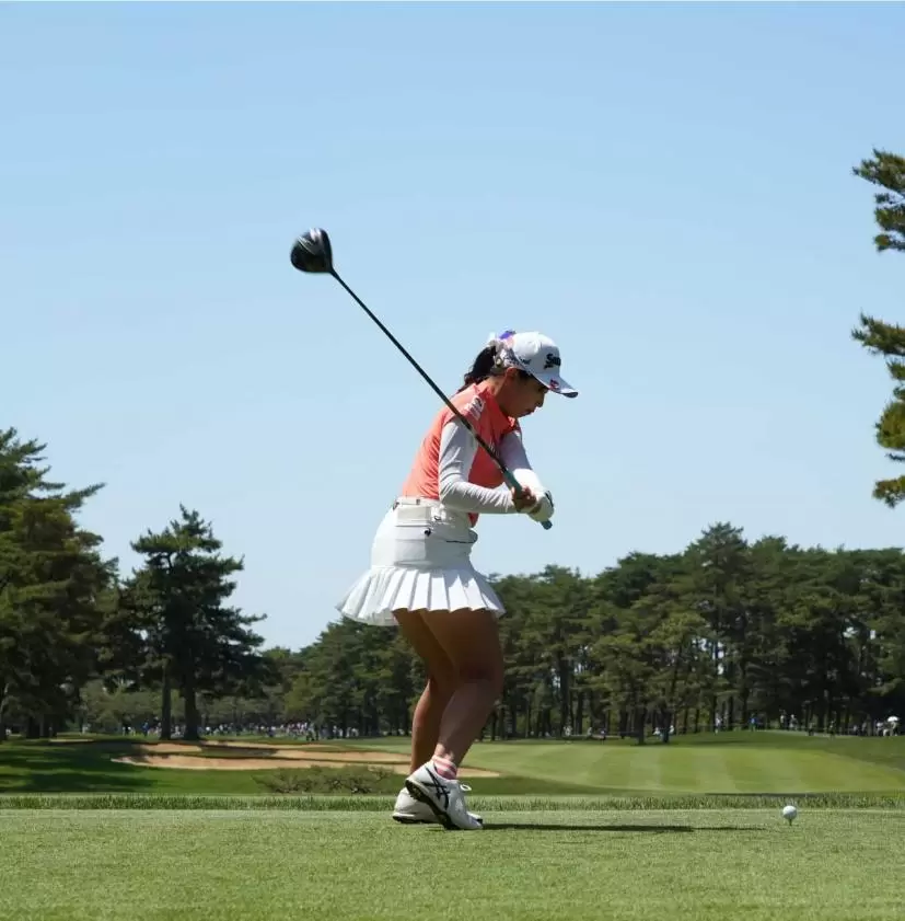 菅沼菜々のドライバースイング