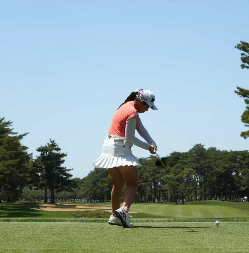菅沼菜々のドライバースイング