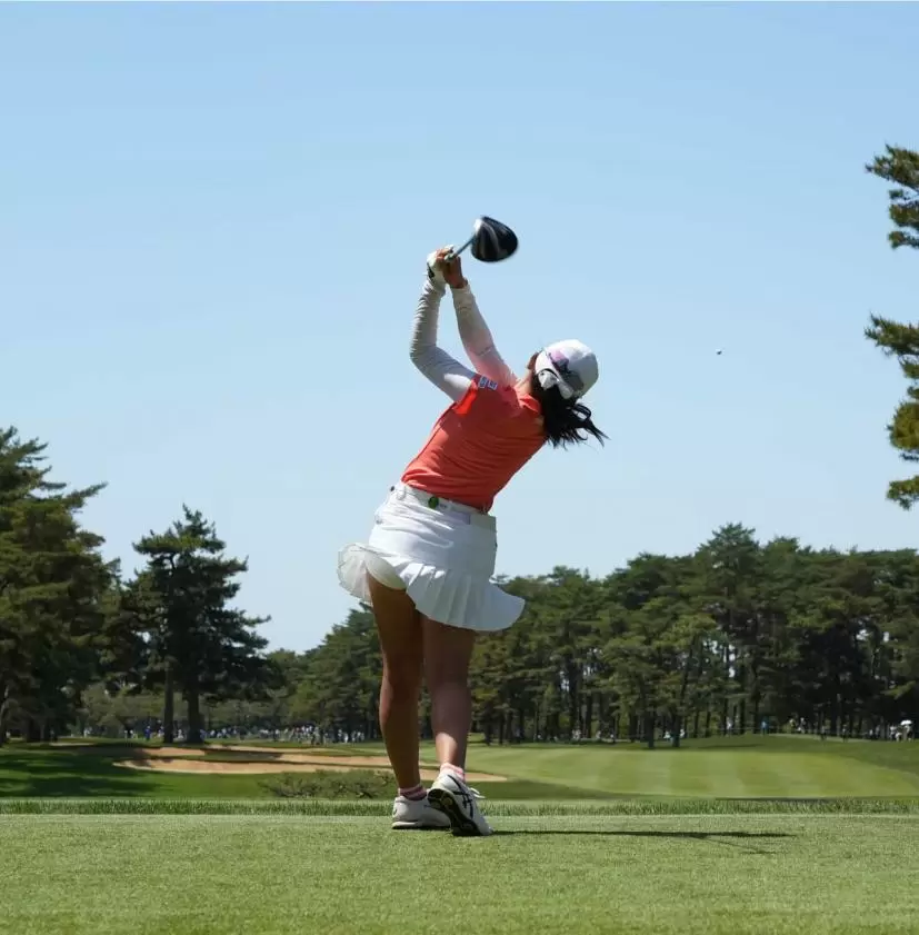 菅沼菜々のドライバースイング