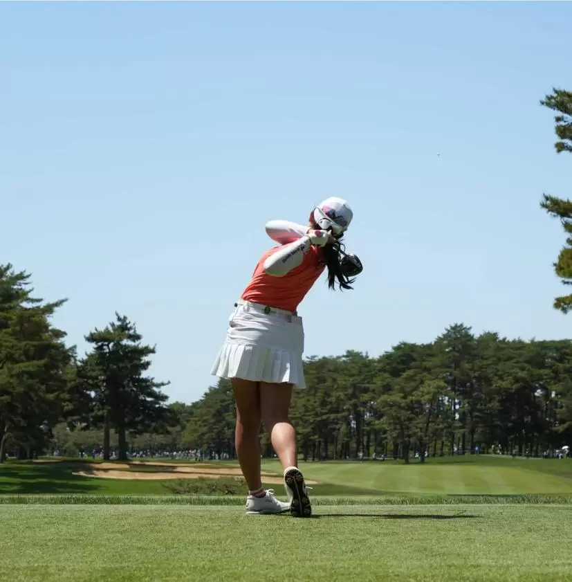 菅沼菜々のドライバースイング