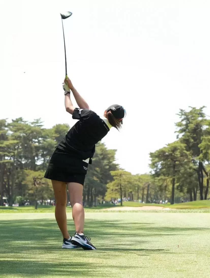 田辺ひかりのドライバースイング