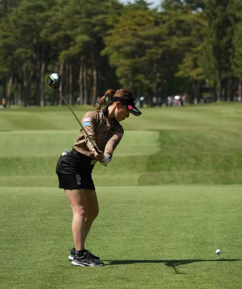 木村彩子のドライバースイング