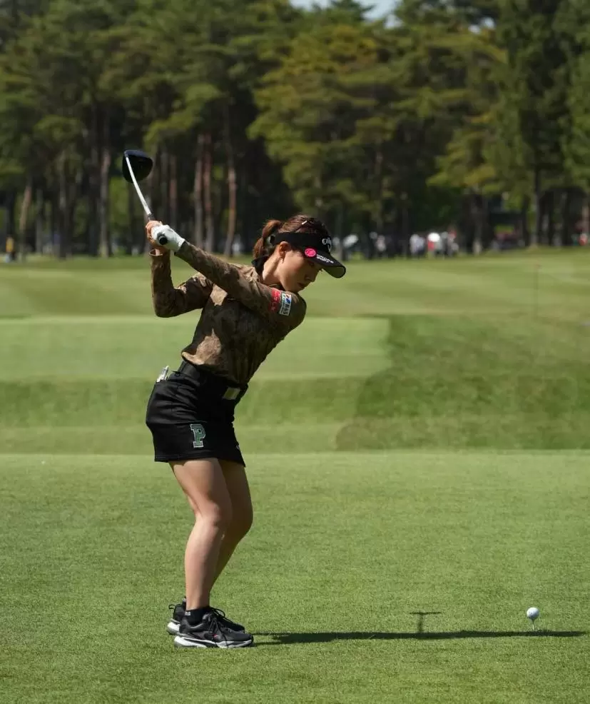 木村彩子のドライバースイング