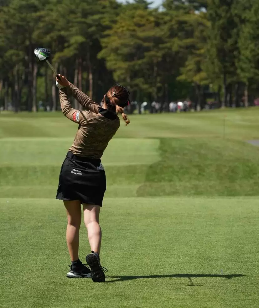 木村彩子のドライバースイング