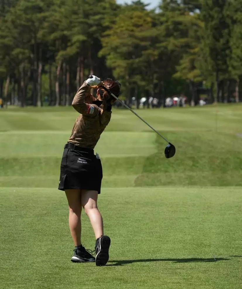 木村彩子のドライバースイング