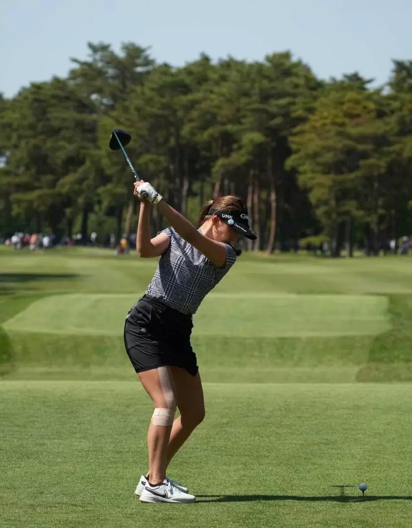 脇元華のドライバースイング