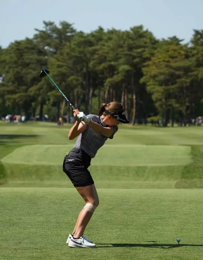 脇元華のドライバースイング