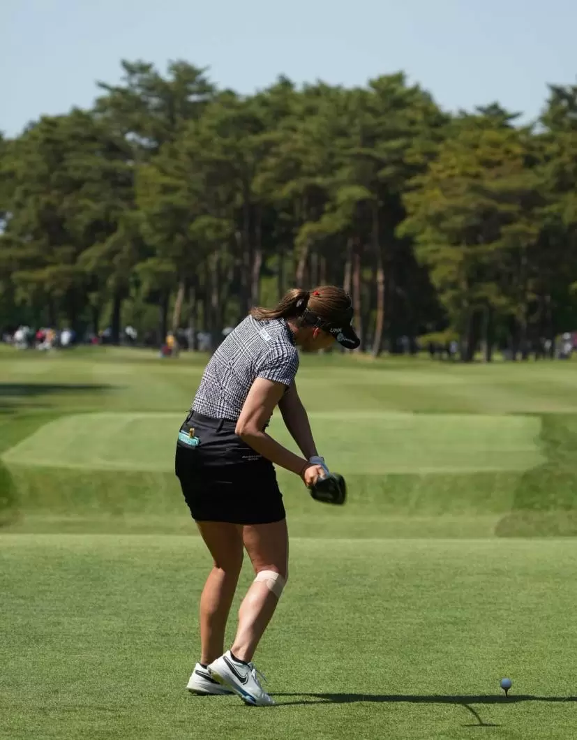 脇元華のドライバースイング