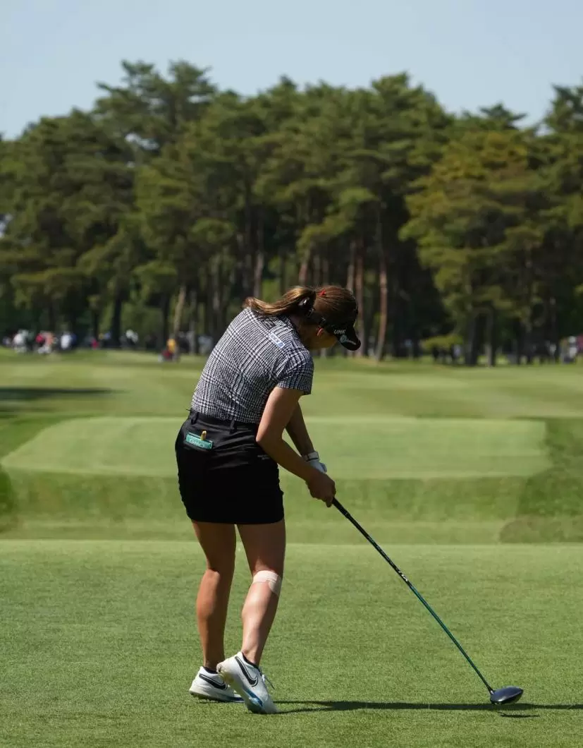 脇元華のドライバースイング