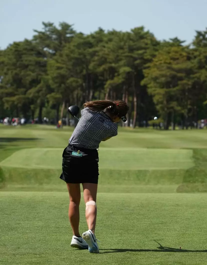 脇元華のドライバースイング