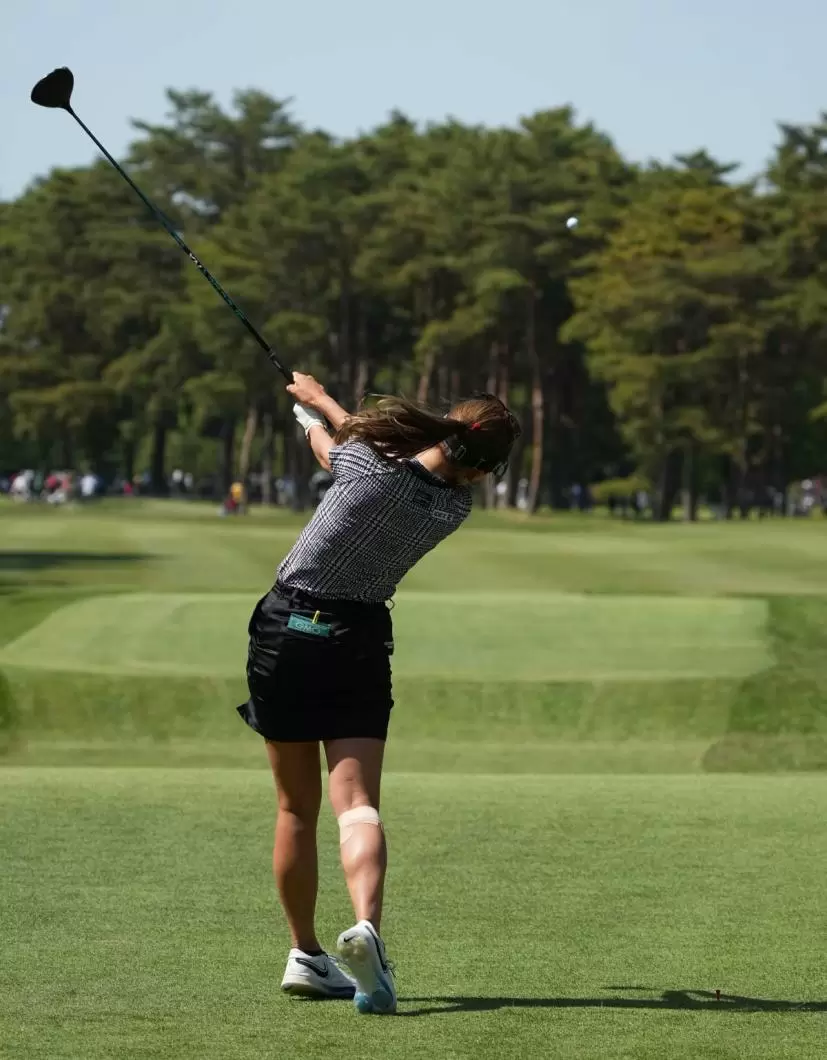 脇元華のドライバースイング