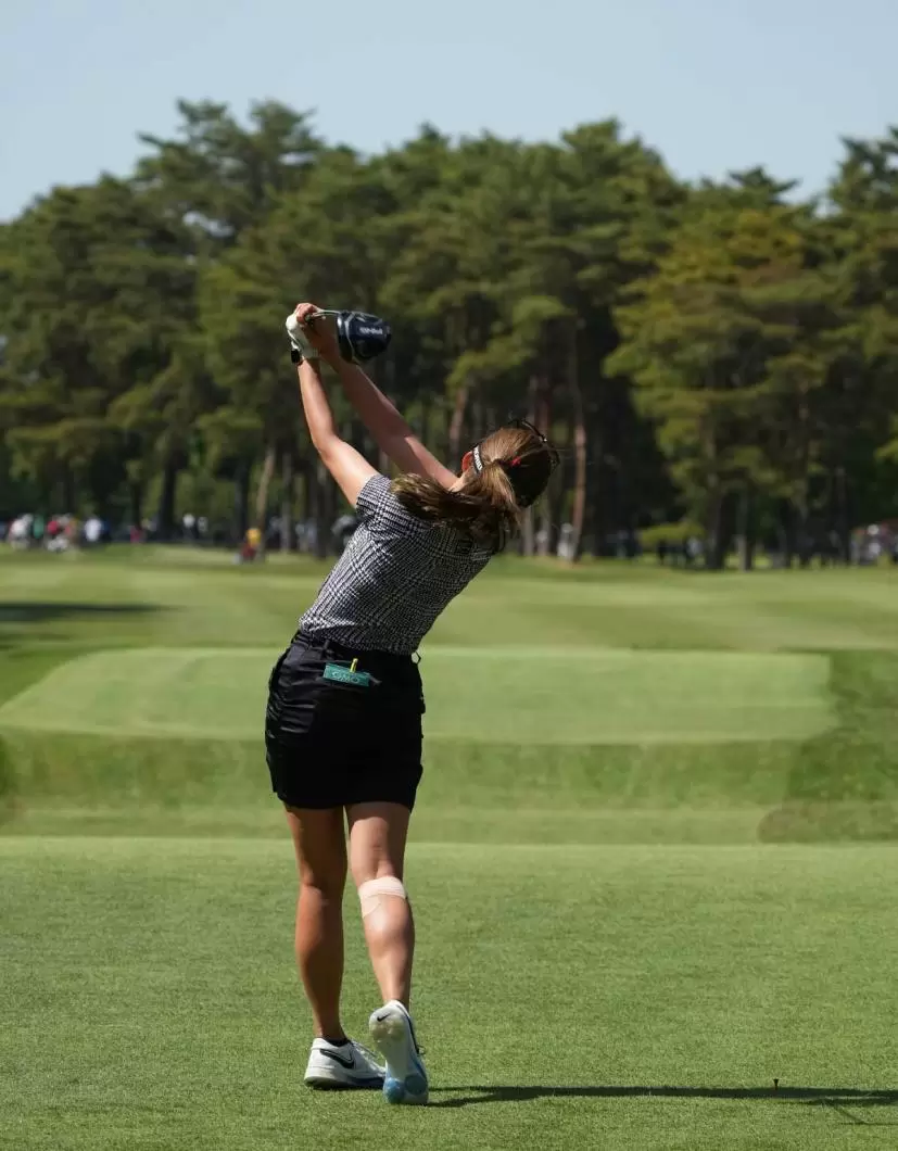 脇元華のドライバースイング