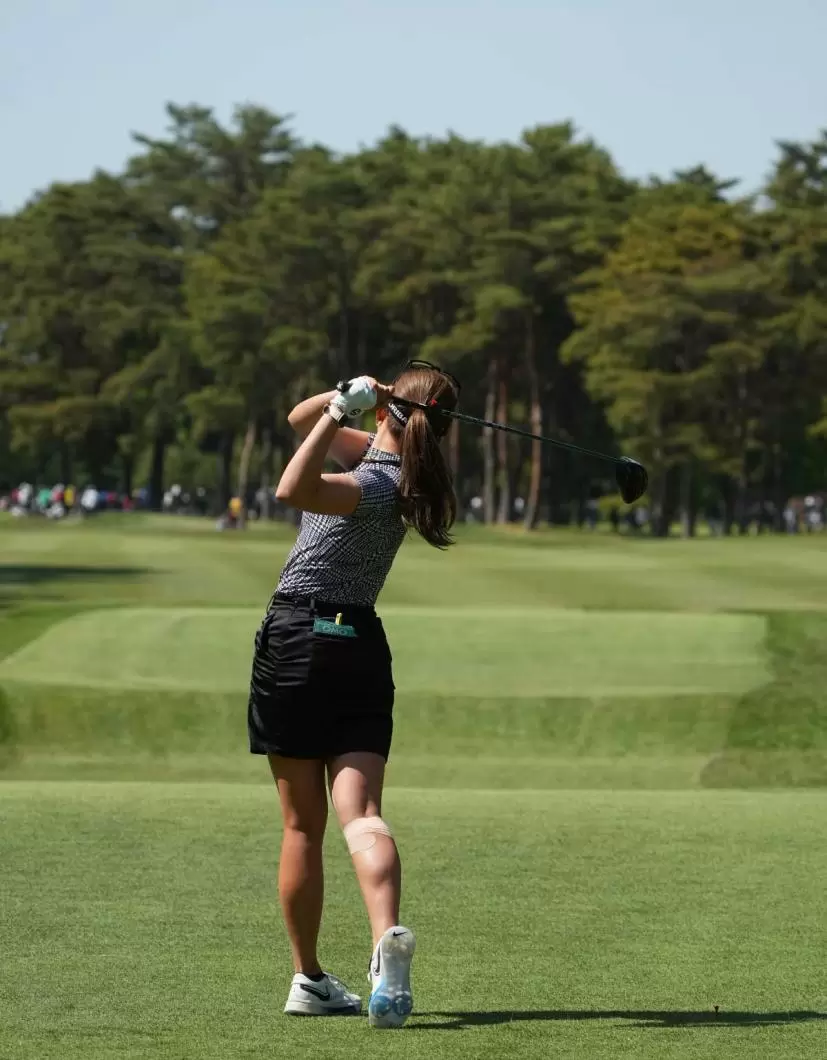 脇元華のドライバースイング