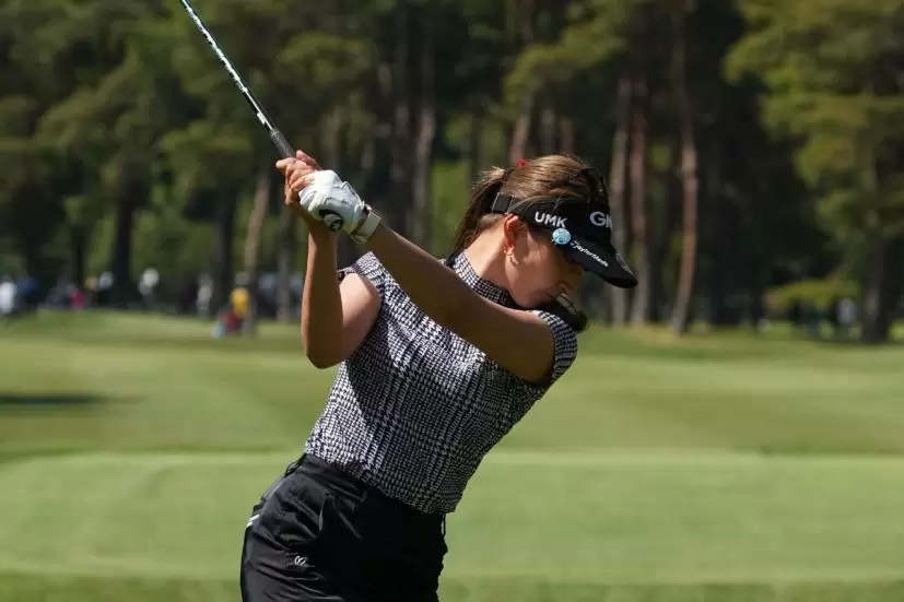 脇元華のドライバースイング