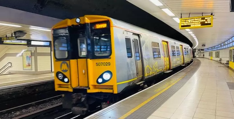 リバプール市内から全英オープンの会場までは地下鉄で行くことができる。