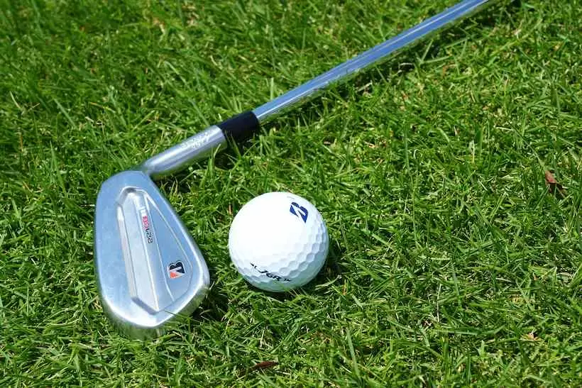 アイアン／打球の高さも初速も安定。ディスタンス系にはない絶妙なバランス