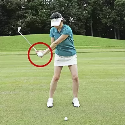 アイアン、こうすればダウンブローに打てます！