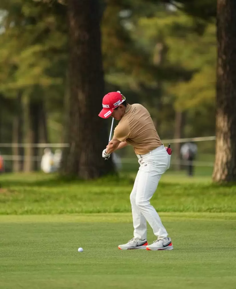 岩井明愛のアイアンスイング