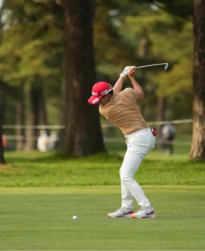 岩井明愛のアイアンスイング