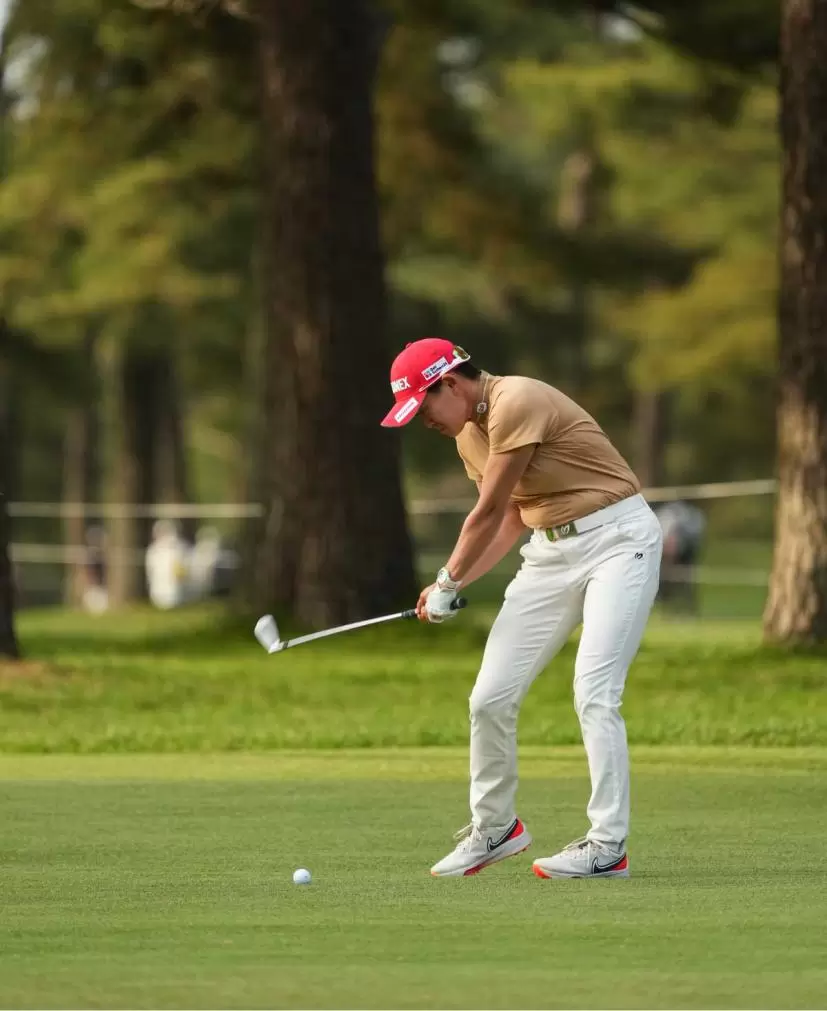 岩井明愛のアイアンスイング