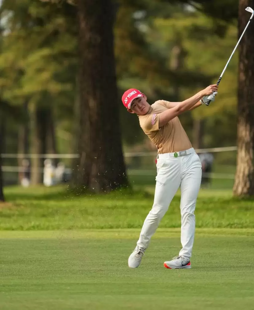 岩井明愛のアイアンスイング