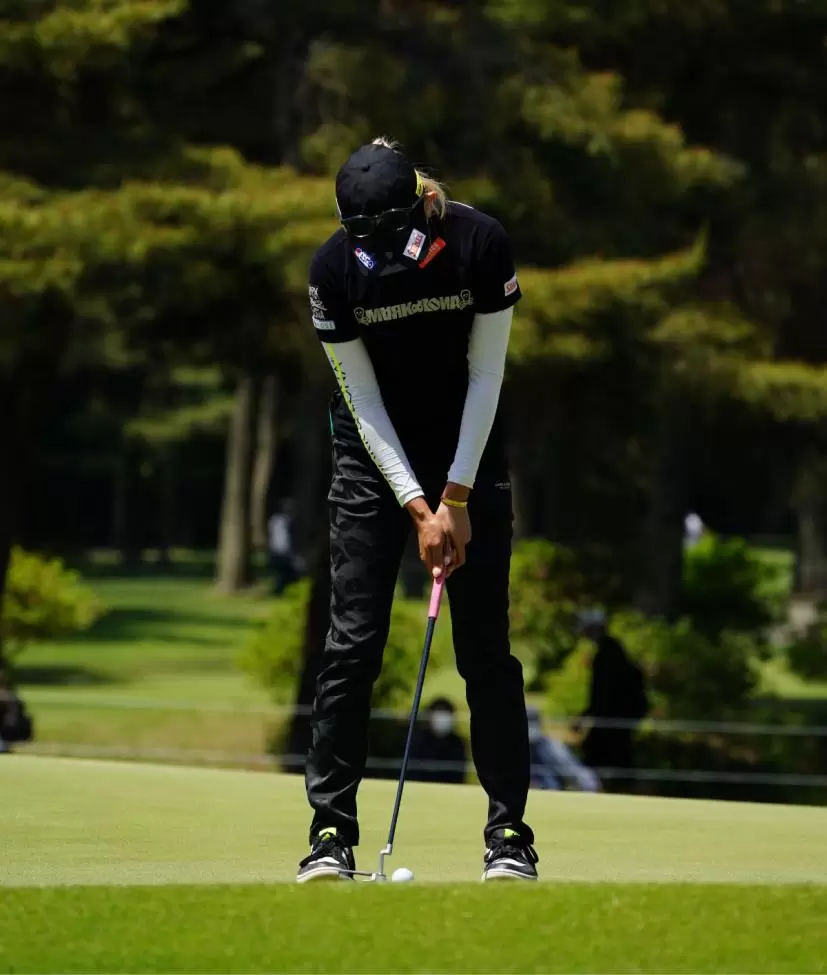 金田久美子のパッティングストローク