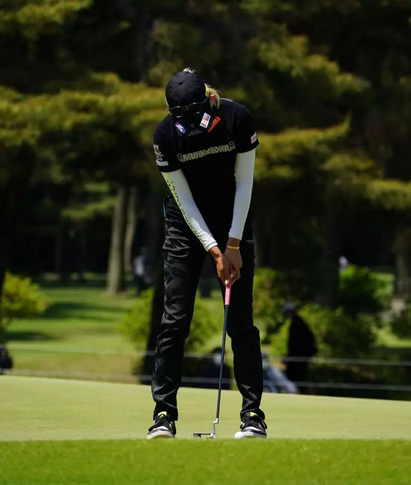 金田久美子のパッティングストローク