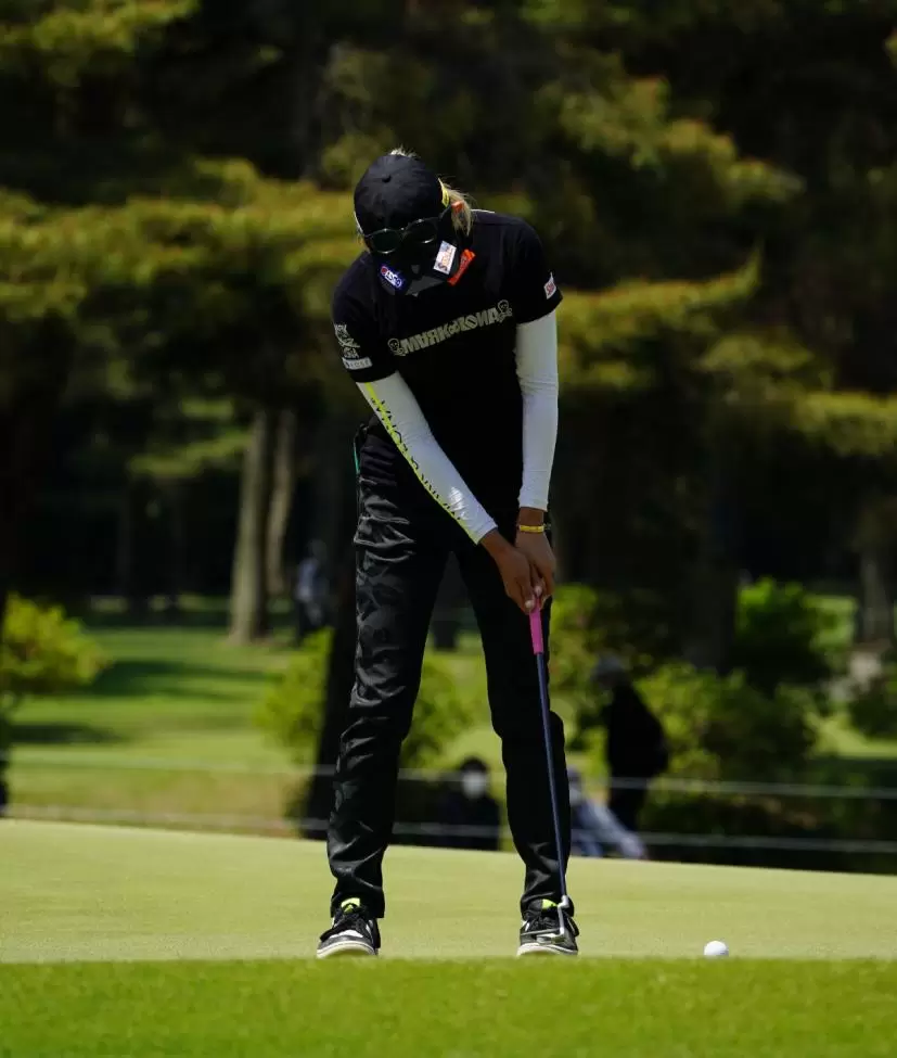 金田久美子のパッティングストローク