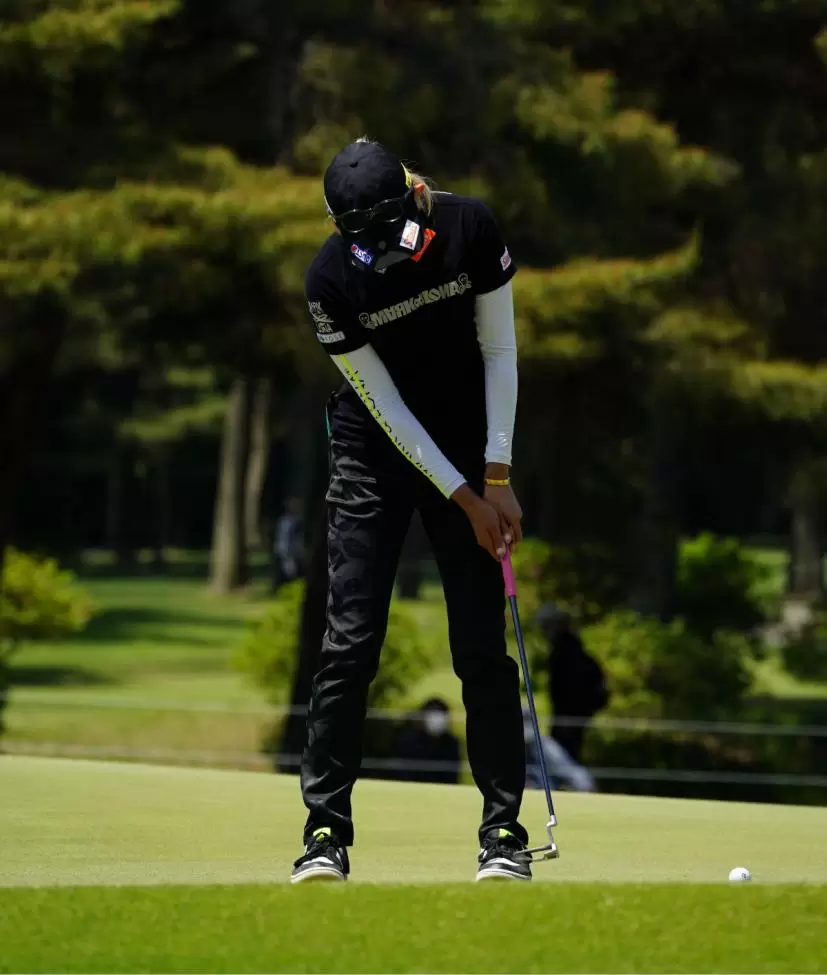 金田久美子のパッティングストローク