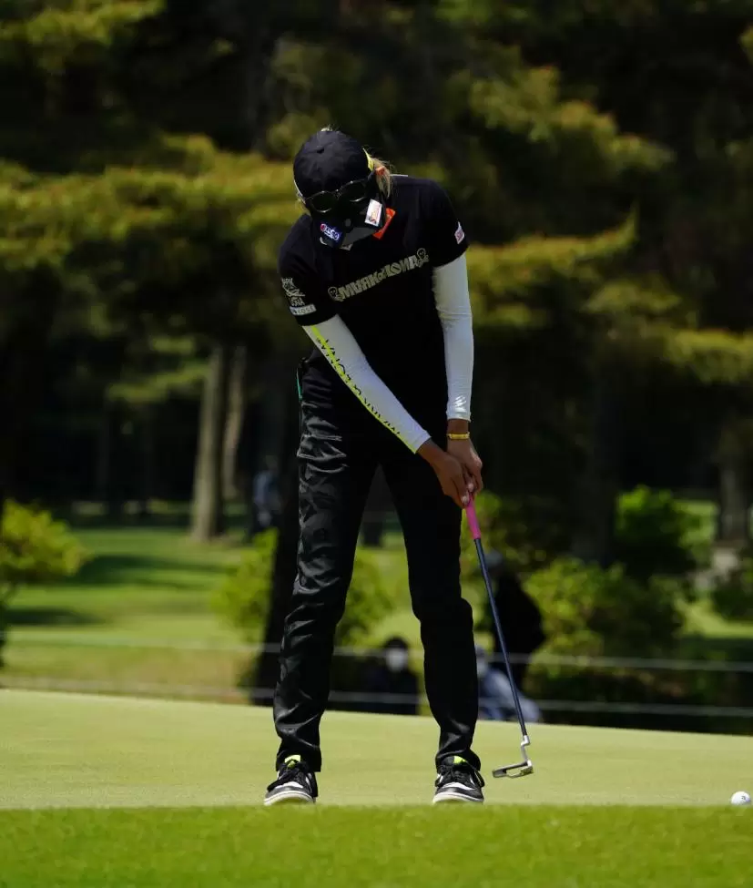 金田久美子のパッティングストローク