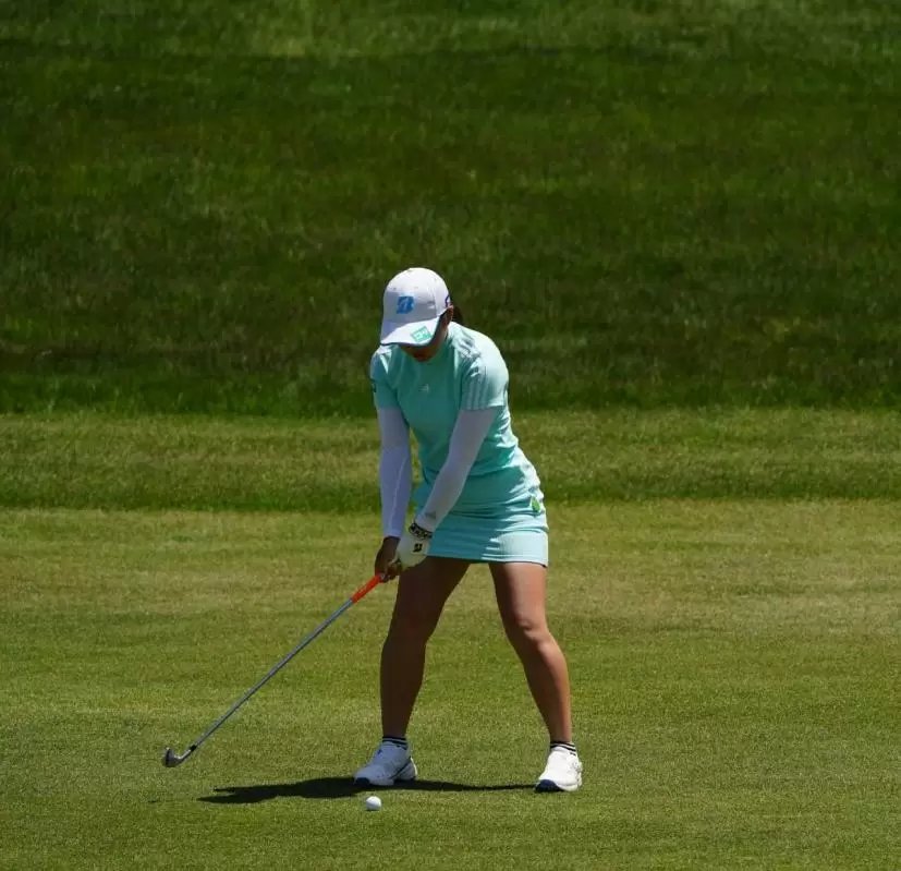 佐藤心結のアイアンスイング