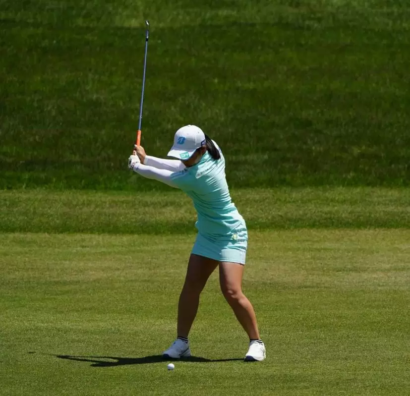 佐藤心結のアイアンスイング