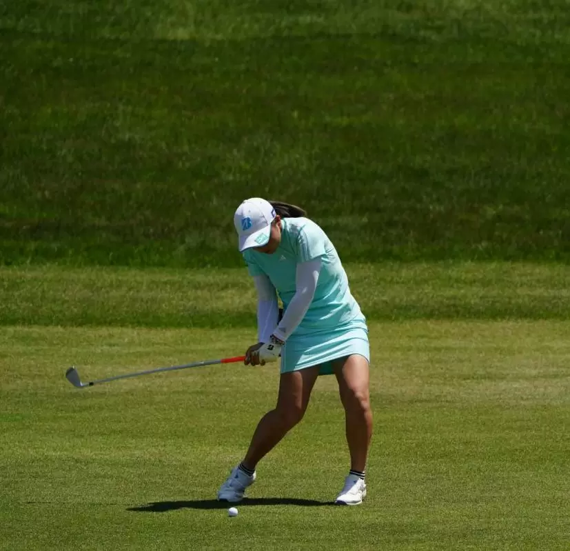 佐藤心結のアイアンスイング