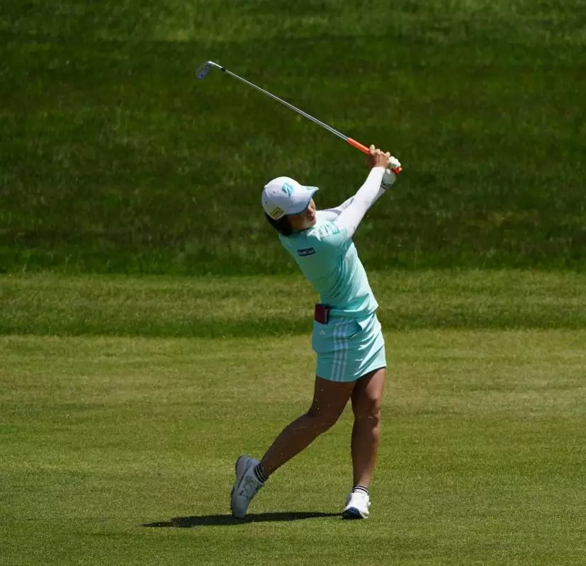 佐藤心結のアイアンスイング