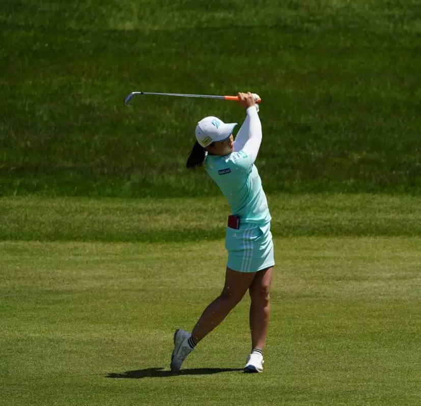 佐藤心結のアイアンスイング