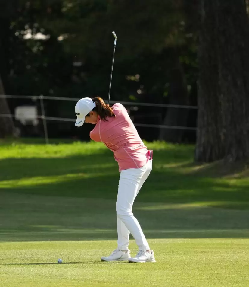 新垣比菜のアイアンスイング