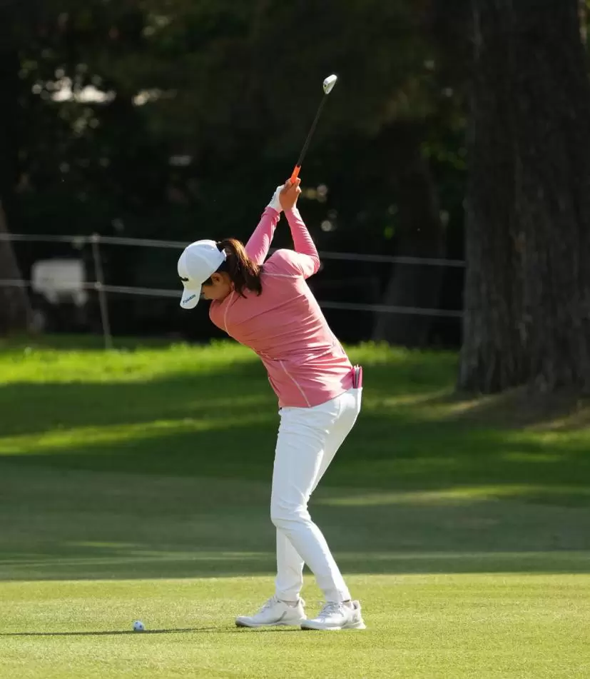 新垣比菜のアイアンスイング