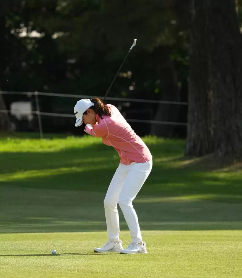 新垣比菜のアイアンスイング